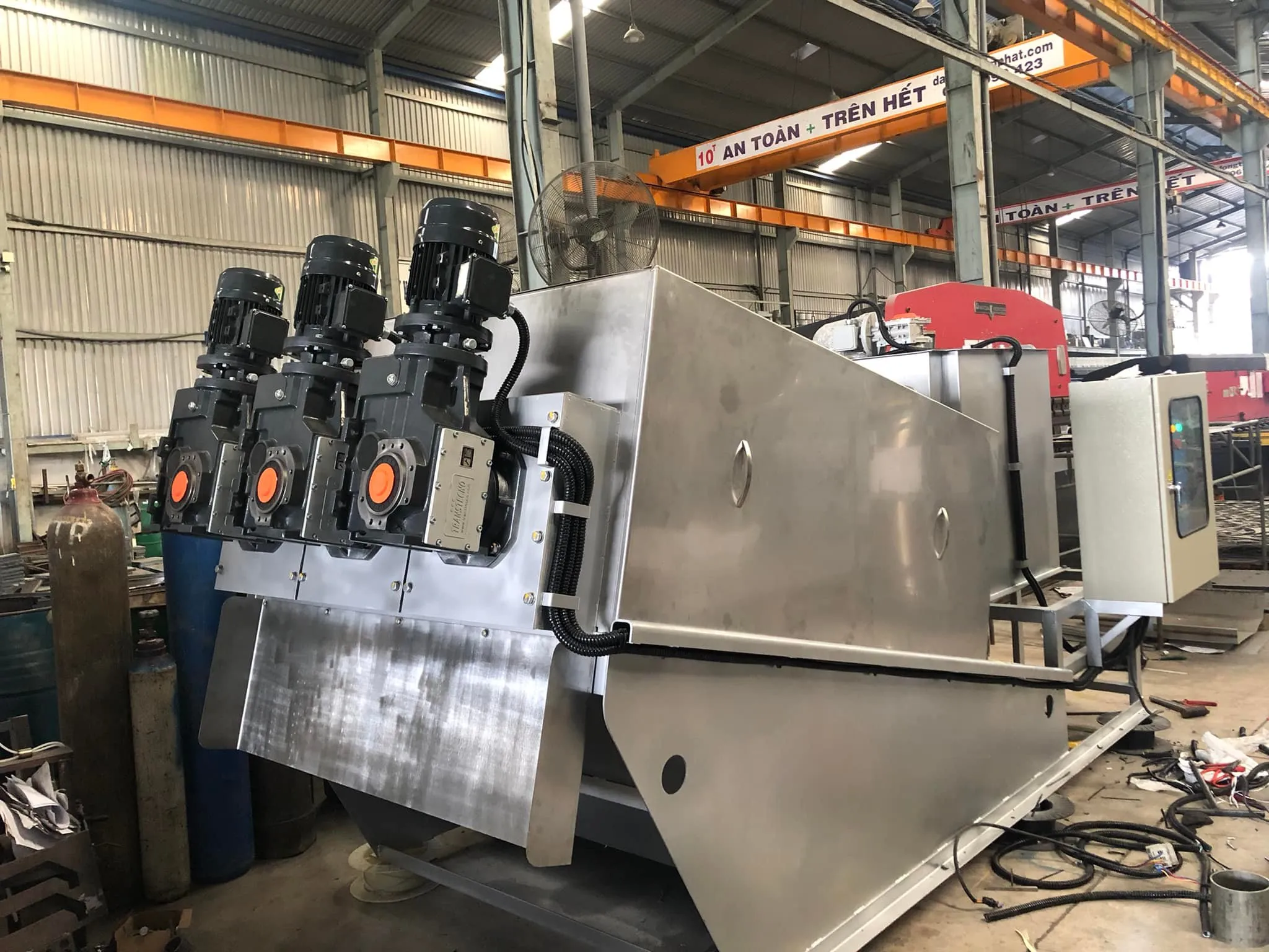 Quá tải hộp giảm tốc tải nặng gây gãy trục như thế nào